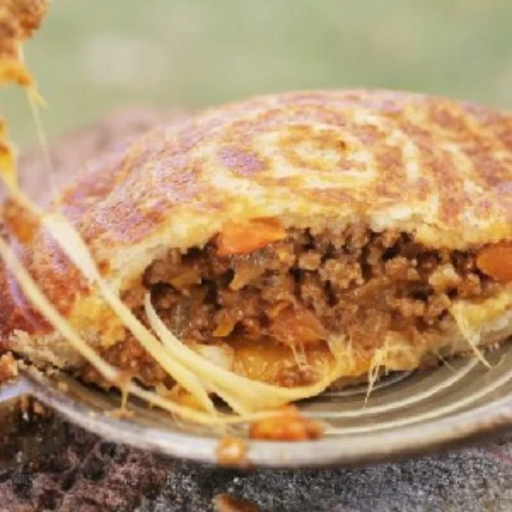 Kavurmalı Kaşarlı Tost